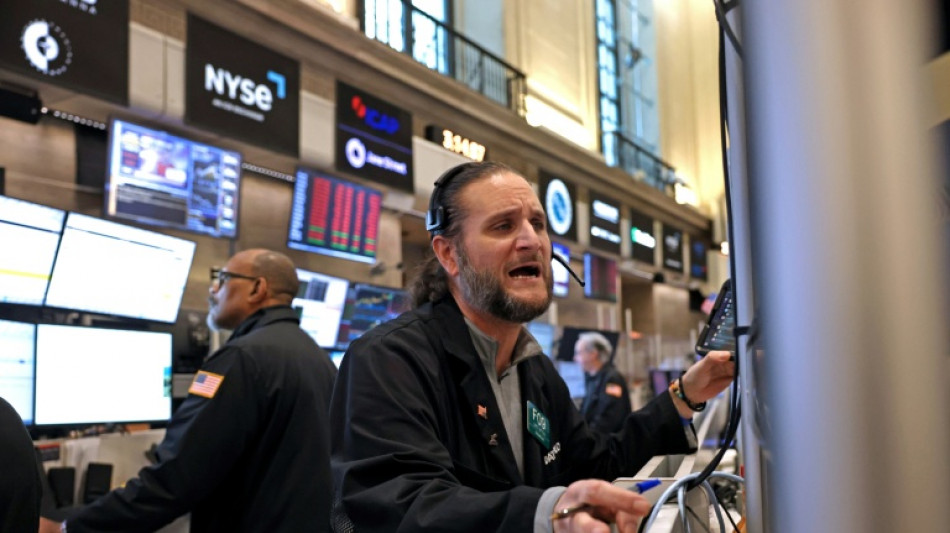 Panique boursi&egrave;re mondiale: chute limit&eacute;e &agrave; Wall Street