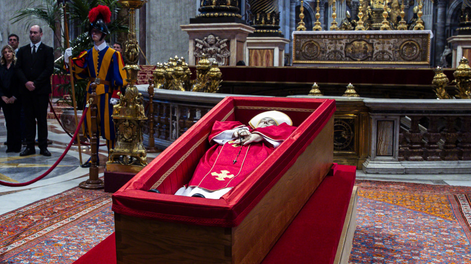 Mezzo funebre permetter&agrave; la visione della bara del Papa