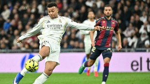 Sob vaias, Real Madrid reage e vence Levante (2-0) no Espanhol