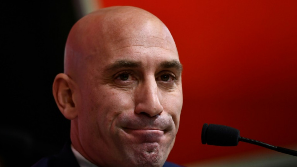Baiser forc&eacute;: l'ex-pr&eacute;sident de la F&eacute;d&eacute;ration espagnole de foot Rubiales suspendu trois ans par la Fifa