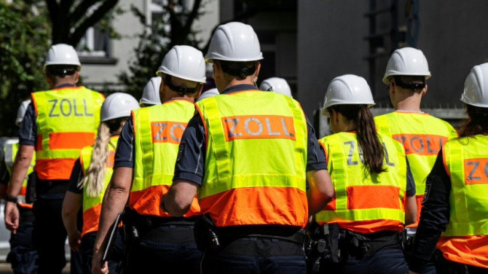 Gro&szlig;razzia gegen Schwarzarbeit in Nagelstudios in f&uuml;nf Bundesl&auml;ndern