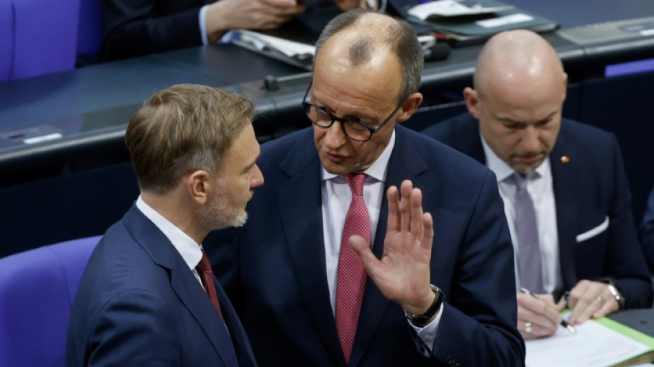 Merz sorgt mit FDP-Aussagen weiter f&uuml;r Wirbel - Union legt in Umfrage leicht zu