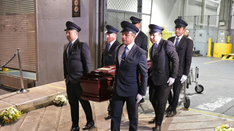 Corpo de Fernando Botero chega &agrave; Col&ocirc;mbia para adeus dos compatriotas