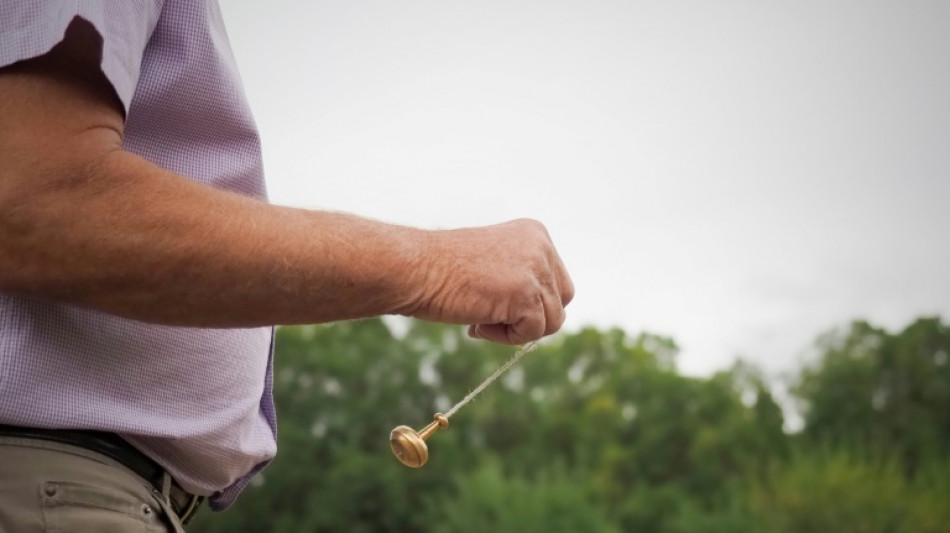 Sur les chantiers d'&eacute;oliennes, des sourciers g&eacute;obiologues accus&eacute;s de charlatanisme