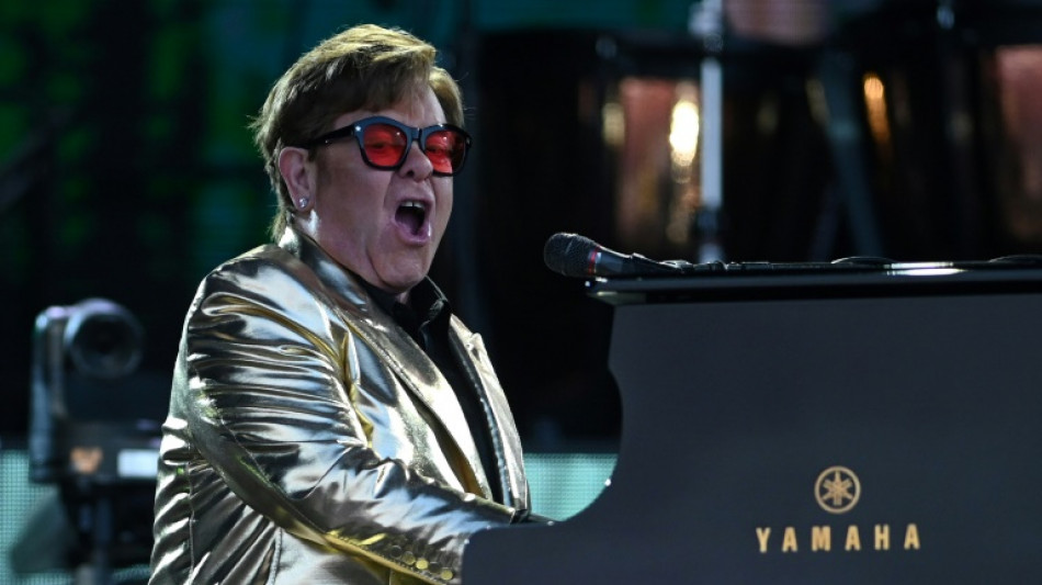 Elton John offre &agrave; Glastonbury le dernier concert britannique de sa tourn&eacute;e d'adieu