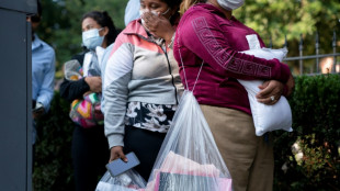 Migranten ziehen von Ferieninsel Martha's Vineyard auf Milit&auml;rst&uuml;tzpunkt um