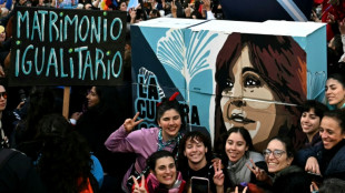 Argentine ex-president Kirchner begins six-year term under house arrest