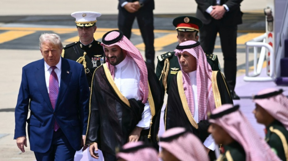 Trump starts Gulf trip in Saudi eyeig deals