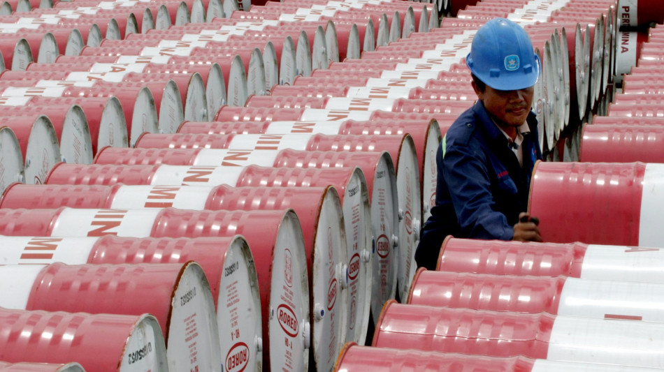 Il prezzo del petrolio &egrave; in calo, Brent sotto 64 dollari