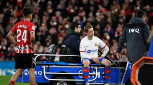 De Jong sofre tor&ccedil;&atilde;o no tornozelo; Pedri tem les&atilde;o muscular