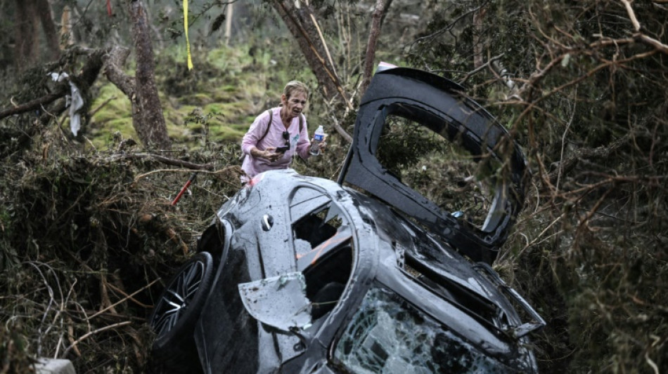 Cheias no Texas deixam quase 90 mortos; acampamento confirma 27 vítimas