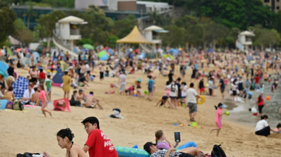 Hong Kong cierra playas por covid tras indignaci&oacute;n en China