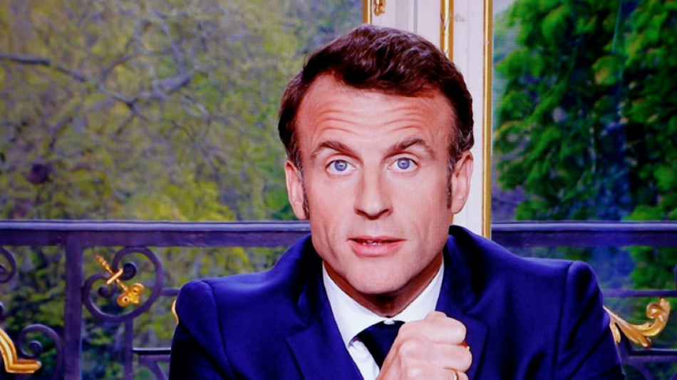Video von auf der Stra&szlig;e singendem Macron im Internet aufgetaucht