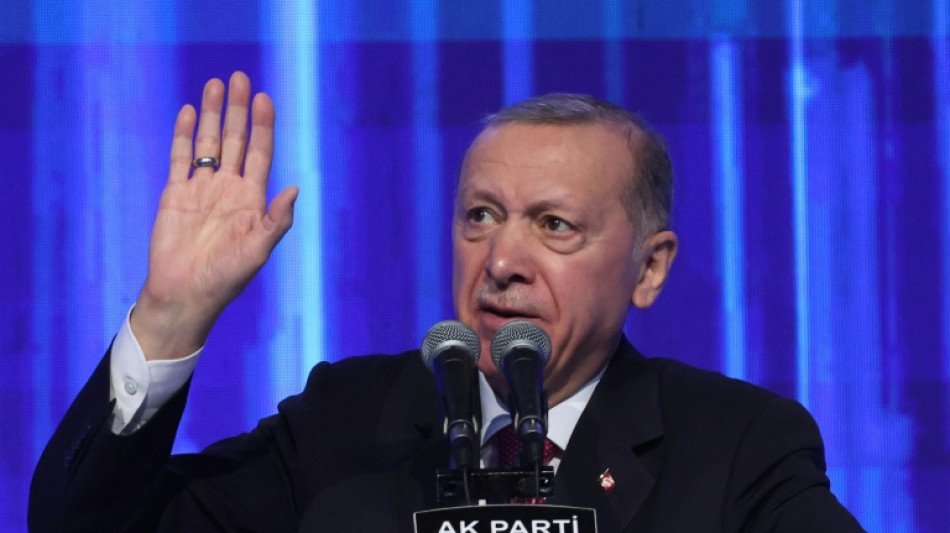 Turquie: Erdogan, malade, contraint &agrave; l'arr&ecirc;t en pleine campagne