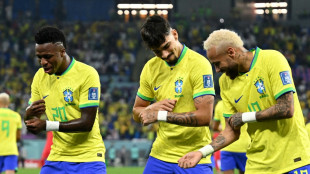 Brasilien zaubert und tanzt f&uuml;r Pele