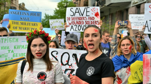 Civiles y combatientes en Mari&uacute;pol luchan por resistir al agotarse sus provisiones