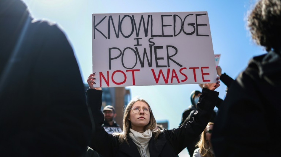 Pesquisadores dos EUA vivem dilema entre ficar ou ir para longe de Trump