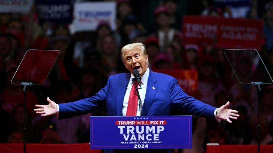 Trump ataca latinos e Kamala em Nova York; democrata devolve as cr&iacute;ticas