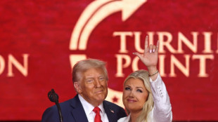 Trump elogia al "gigante" conservador asesinado Charlie Kirk en gran evento conmemorativo