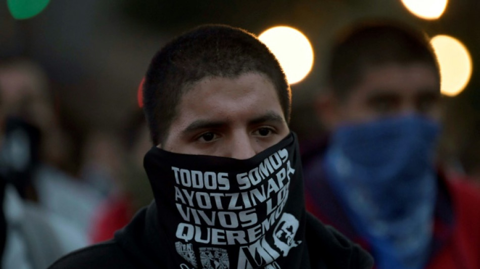 Affaires des "43" au Mexique: col&egrave;re des familles apr&egrave;s la d&eacute;mission d'un procureur