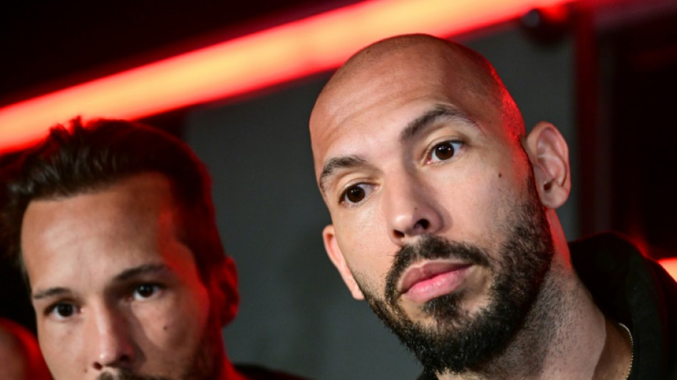 L'influenceur masculiniste Andrew Tate accus&eacute; d'avoir menac&eacute; une femme avec un pistolet