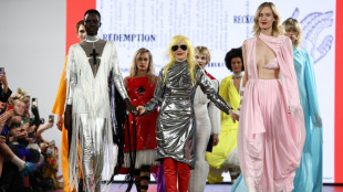 Fallece la diseñadora Pam Hogg, cuya moda "punk rock" vistió a Rihanna y Lady Gaga