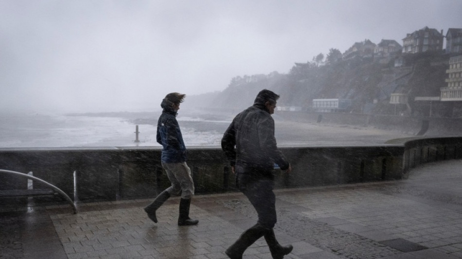 Temp&ecirc;te Austen : 288.600 foyers sans &eacute;lectricit&eacute;, 23 d&eacute;partements en vigilance orange