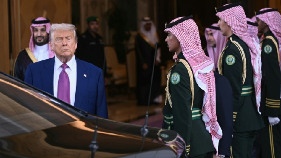 Trump rencontre le pr&eacute;sident syrien apr&egrave;s avoir lev&eacute; les sanctions contre Damas 