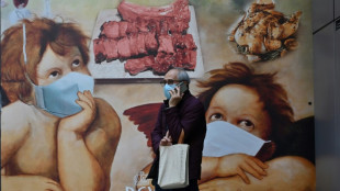 Jefa de gobierno de Hong Kong descarta confinamiento estricto pese a propagaci&oacute;n de covid-19