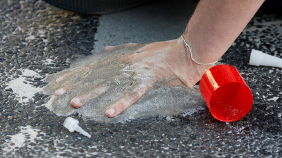 Berliner Urteil: Geb&uuml;hrenbescheid nach Klebeaktion von Klimaaktivist unzul&auml;ssig
