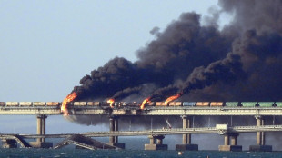 Explosion einer Lkw-Bombe l&ouml;st Gro&szlig;brand auf der Krim-Br&uuml;cke aus