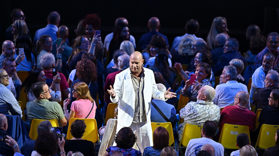 Clementino ai 'rapper da classifiche', "esponetevi su Gaza"