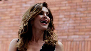 Cindy Crawford, compie 60 anni l'icona della bellezza del Midwest