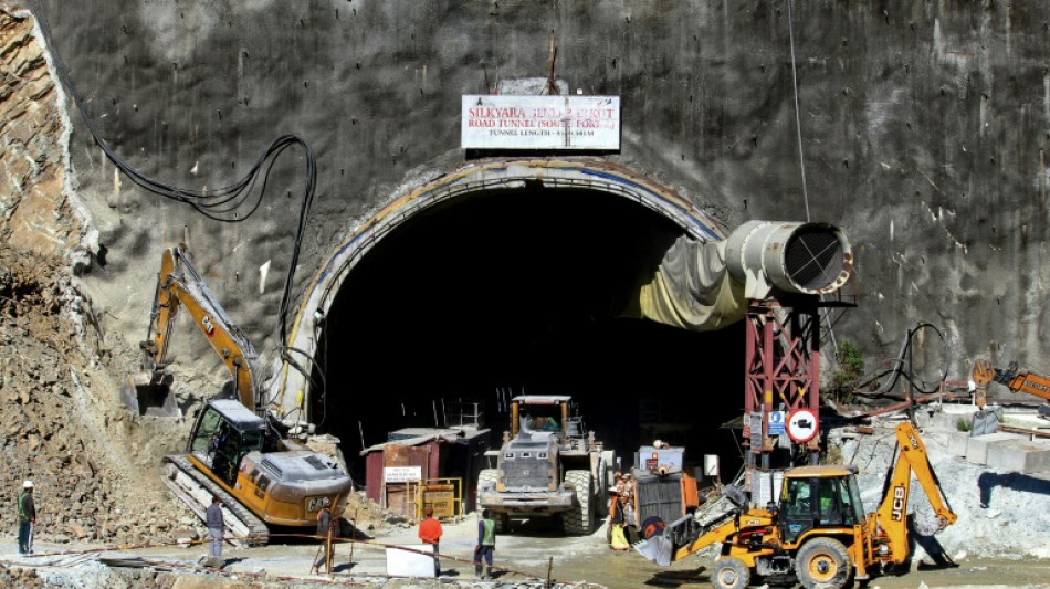 Inde: les secours redoublent d'efforts pour sauver 41 ouvriers bloqu&eacute;s dans un tunnel