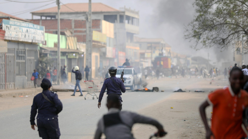 Angola, scontri e 4 morti nelle proteste per il caro-carburanti