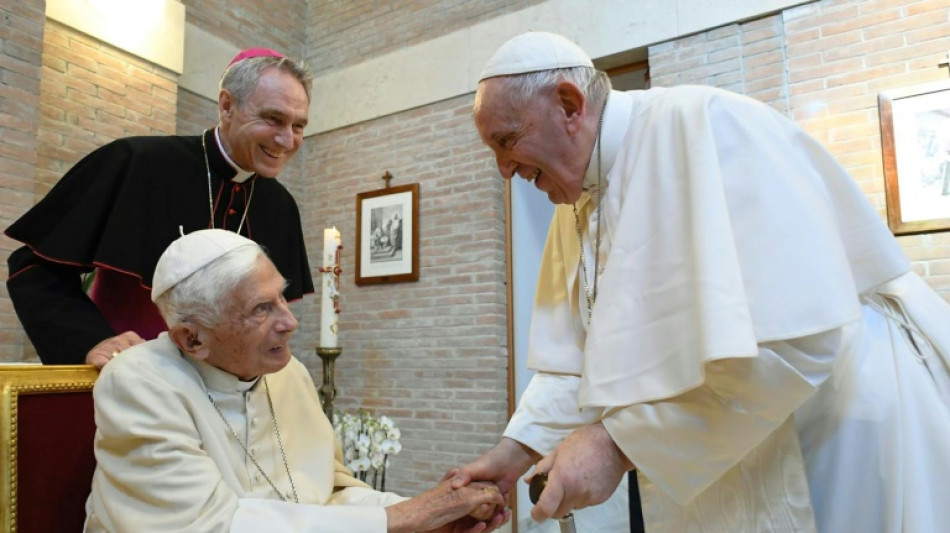 El expont&iacute;fice Benedicto XVI est&aacute; "muy enfermo", dice el papa Francisco