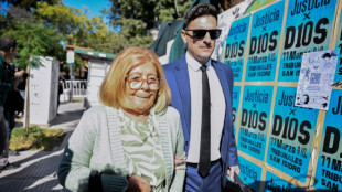 Un abogado y dos hermanas de Maradona, a juicio en Argentina por "administraci&oacute;n fraudulenta" de su marca