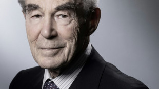 La tombe de Robert Badinter, artisan de l'abolition de la peine de mort, profan&eacute;e juste avant son entr&eacute;e au Panth&eacute;on