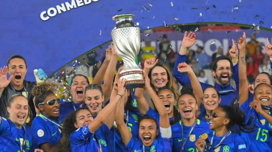 Menos minutos em campo, mas a mesma magia: Marta ainda &eacute; a 'Rainha'