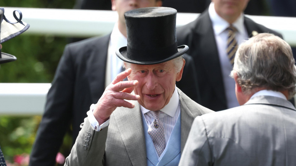 Media, re Carlo taglia servizio di sicurezza in residenza Andrea