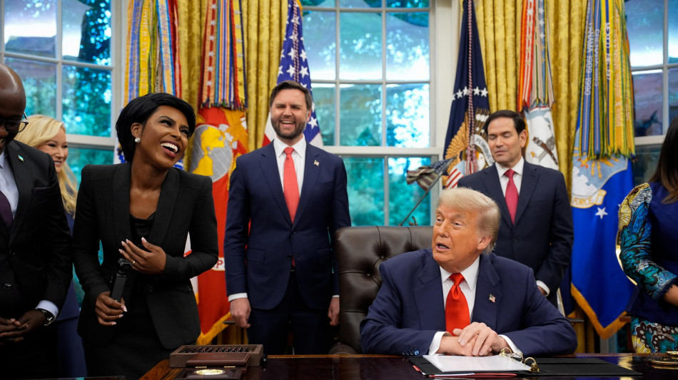 I complimenti inopportuni di Trump a una reporter, come nel 2017