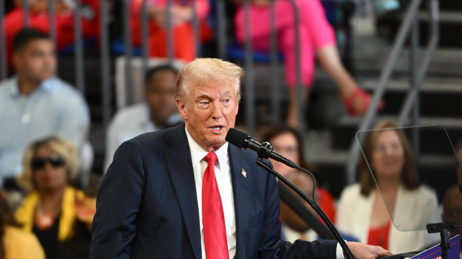 Trump, 'metter&ograve; fine alla svolta green sui veicoli elettrici'