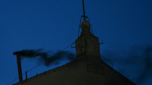 Cardeais retornam &agrave; Capela Sistina para o segundo dia do conclave