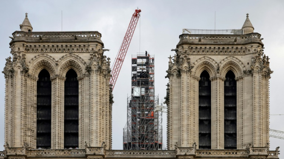 A un an de la r&eacute;ouverture, Macron sur le chantier de Notre-Dame de Paris