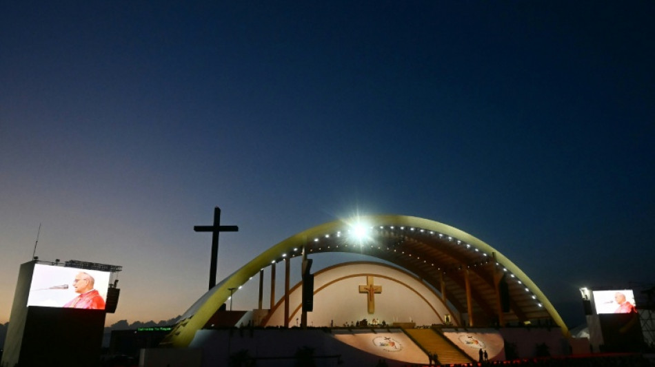 Le pape accueilli en rock star par les jeunes catholiques pour une veill&eacute;e de Jubil&eacute;