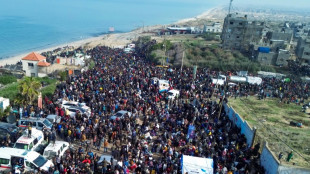 Milhares de palestinos seguem bloqueados pelo Ex&eacute;rcito israelense, sem poder retornar ao norte de Gaza