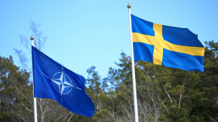 Otan formaliza ades&atilde;o da Su&eacute;cia, com bandeira i&ccedil;ada na sede da alian&ccedil;a