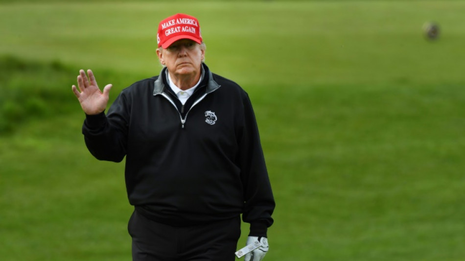 Ativistas pr&oacute;-palestinos vandalizam complexo de golfe de Trump na Esc&oacute;cia