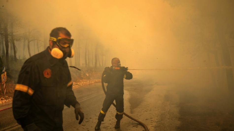 Gr&eacute;cia combate v&aacute;rios inc&ecirc;ndios