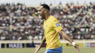 Gab&atilde;o vence G&acirc;mbia (4-3) nas Eliminat&oacute;rias com 4 gols de Aubameyang, que &eacute; expulso